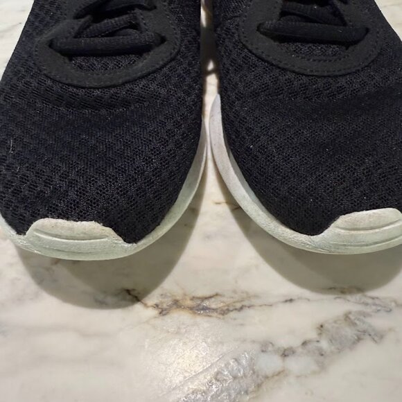 Nike Tanjun Black and White Running Shoe, Size 8 - Picture 6 of 6